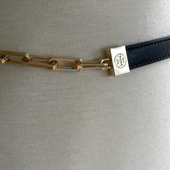 Tory Burch Black Robinson Chain and Leather belt size small - Picture 2 of 7